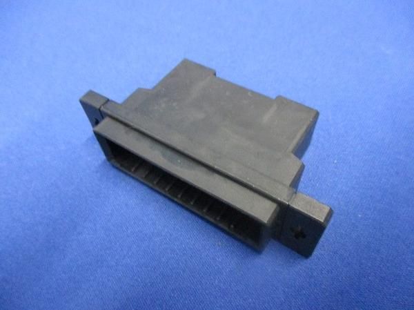 中古品 ナイロンコネクタ(100個入) D-3100
