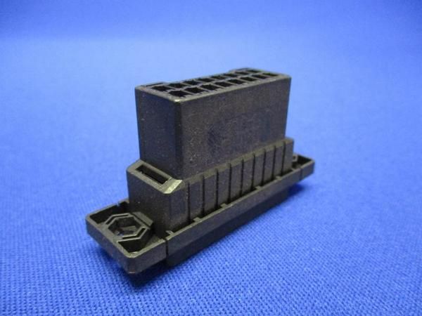 中古品 ソケットハウジング(80個入) D-3100